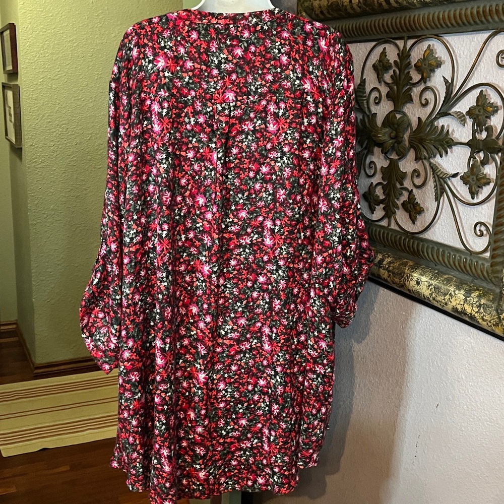 NWT Torrid Harper Top Black/ Red Floral Convertible Sleeve Sz 5 - Picture 6 of 13
